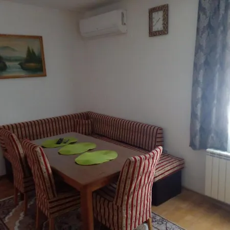 Melaaj Hill Apartmán *
